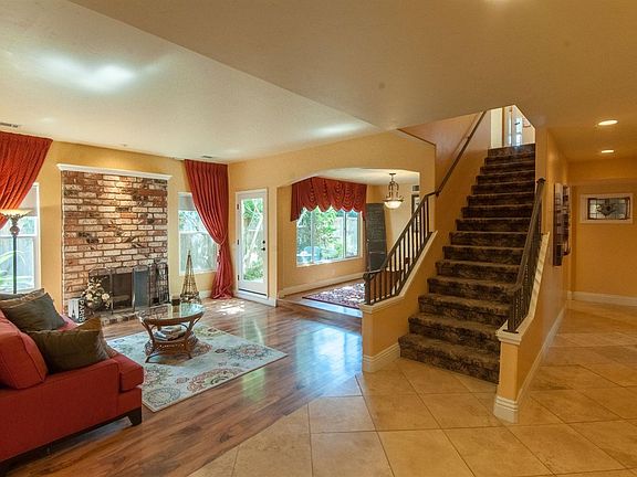 3rd image of 2243 Ascot Pl