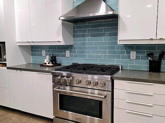 3rd image of 2100 Center Road