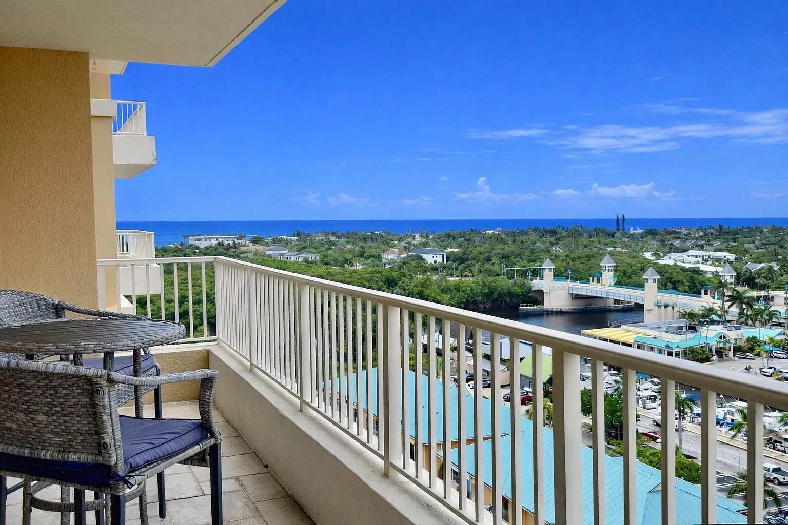 2 bed, 2.0 bath, 1130 sqft, $4,000 — Photo 4