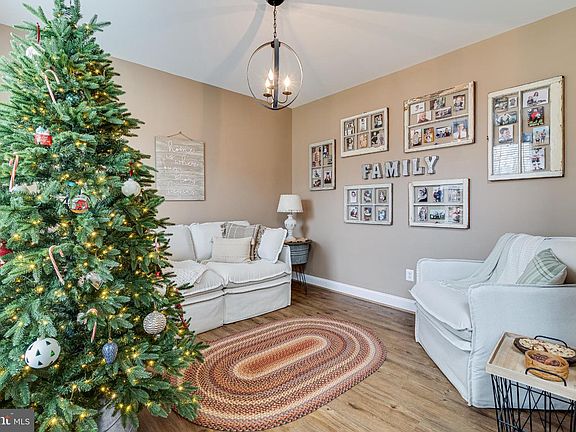 5th image of 11026 Wisteria Ln