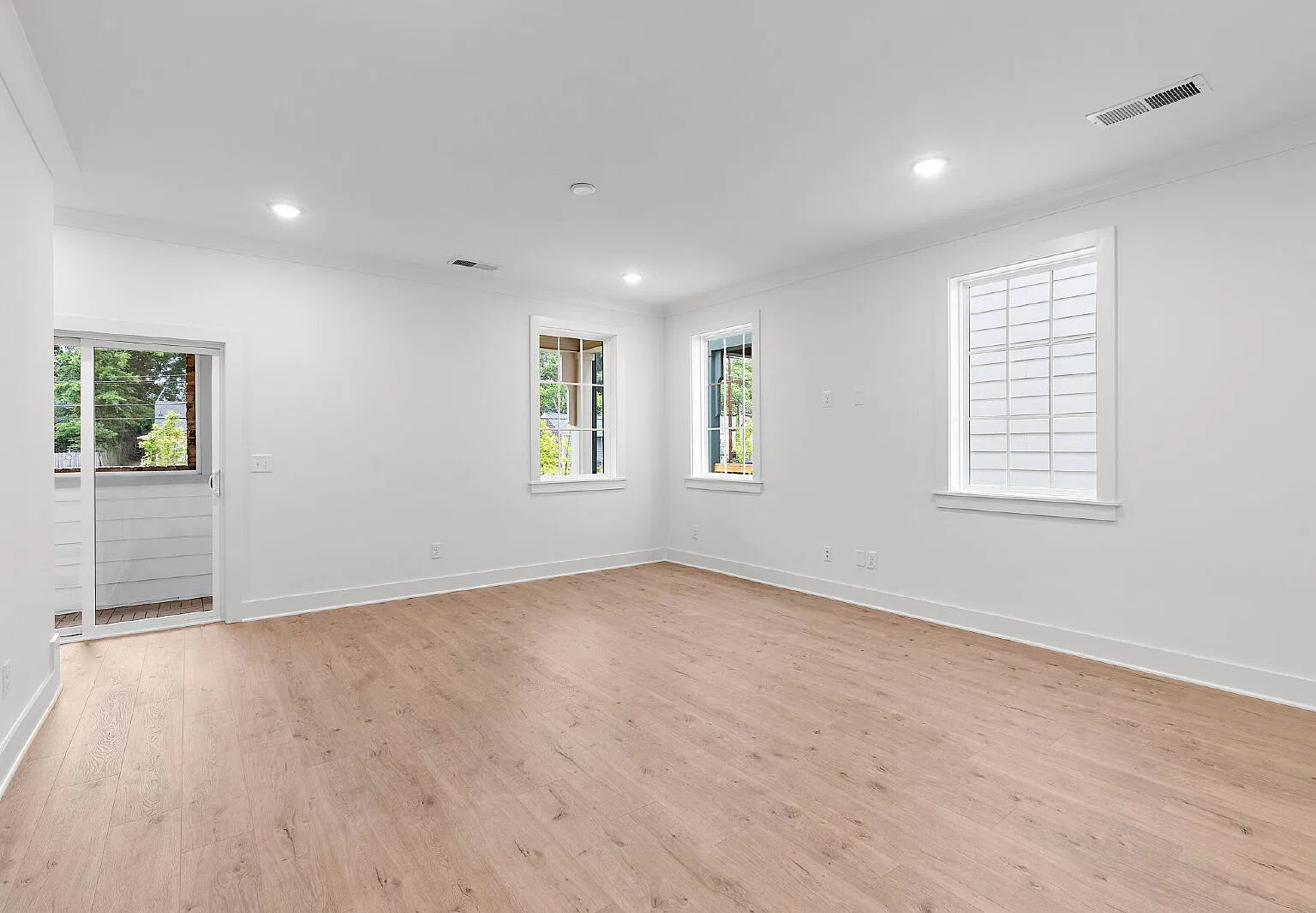 4 bed, 4.5 bath, 1808 sqft, $3,400 — Photo 2