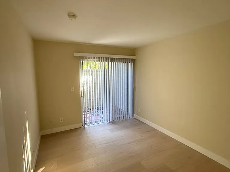 15766 Midwood Dr #4 — Photo 37