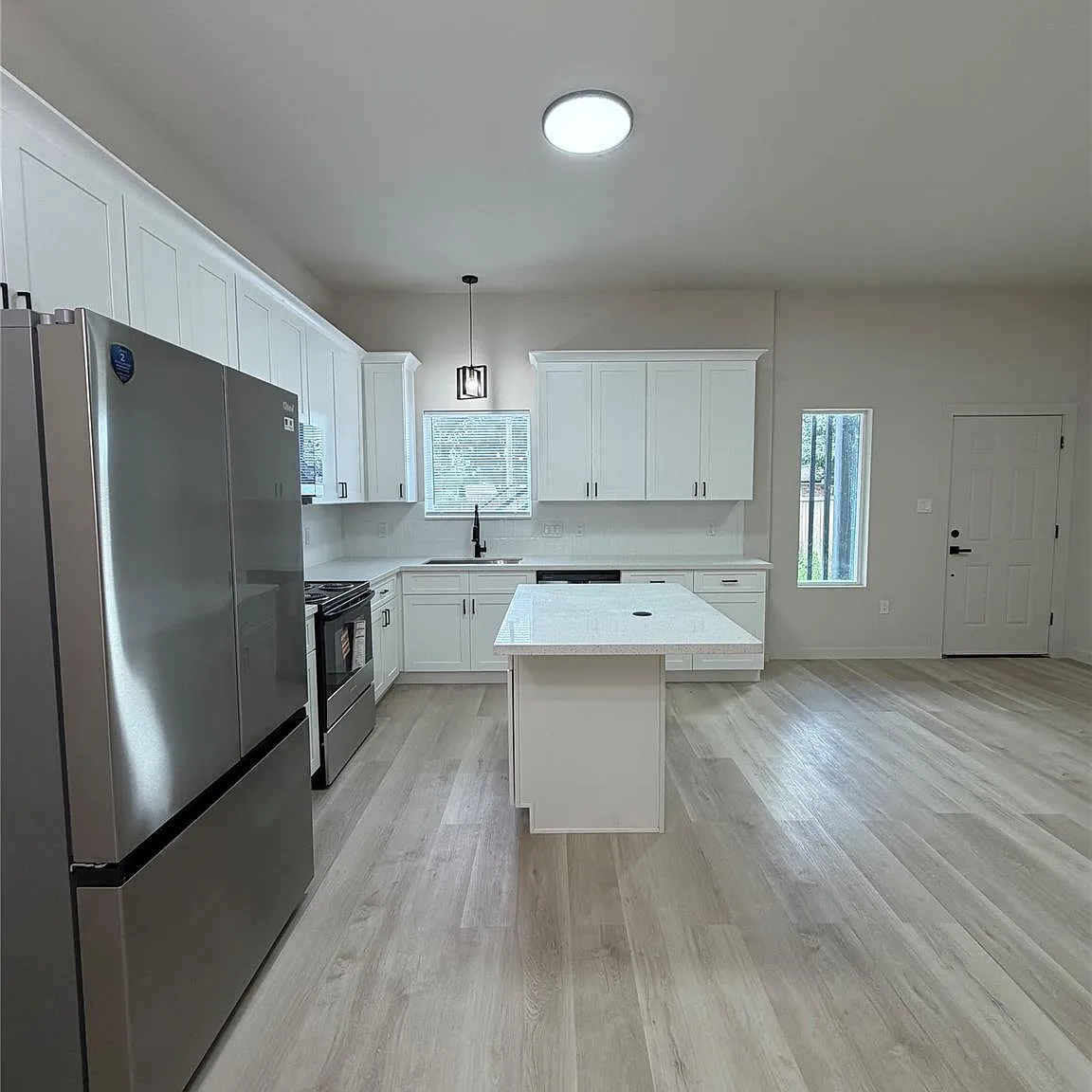 3 bed, 2.0 bath, $1,700 — Photo 4