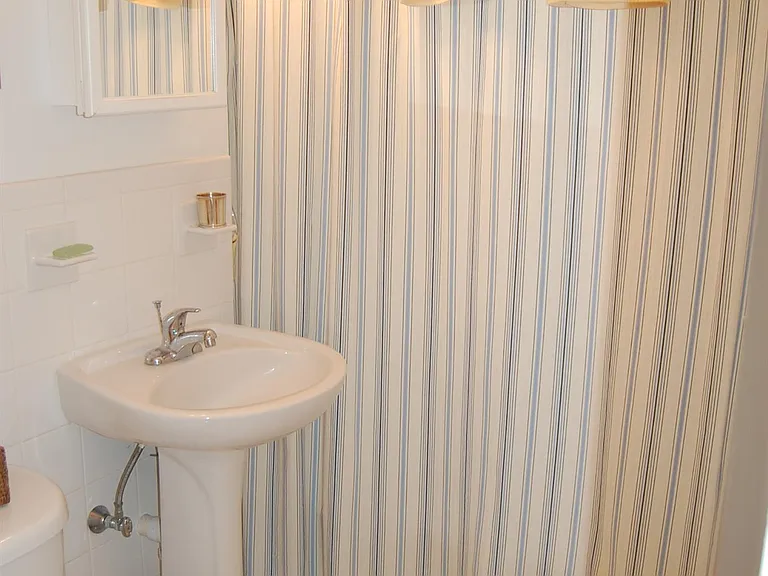 331 Harvard St #7 — Photo 13