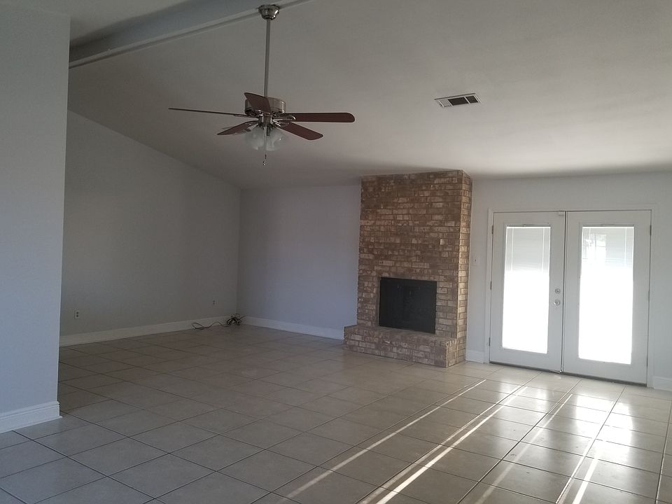 1st image of 4900 White Oak Dr