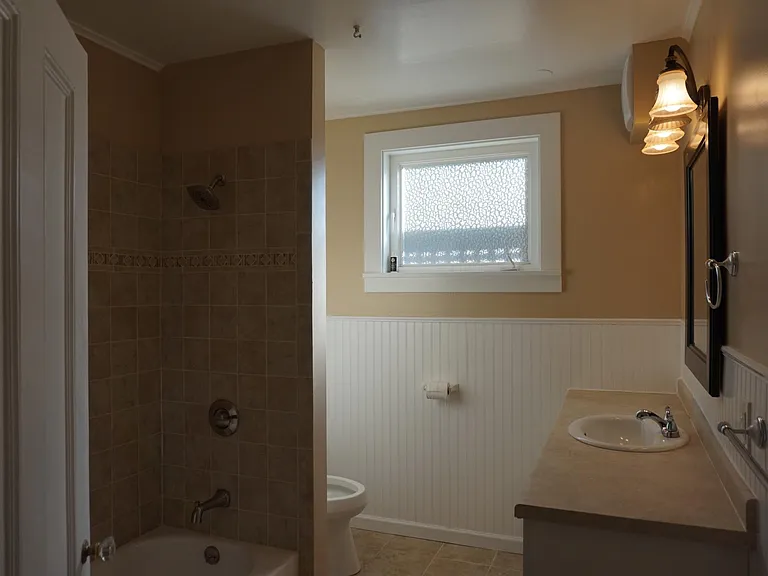 2727 36th Ave SW — Photo 14