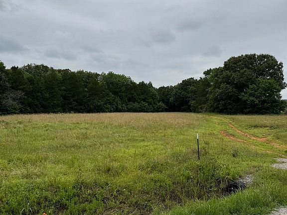 3rd image of 1092 Georgia Ridge Rd