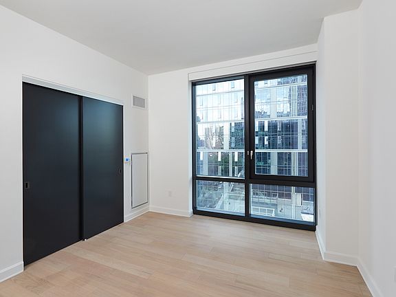 4th image of 21 W End Ave APT 1422