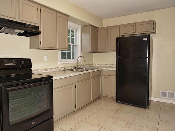 3rd image of 3453 Richards Blvd