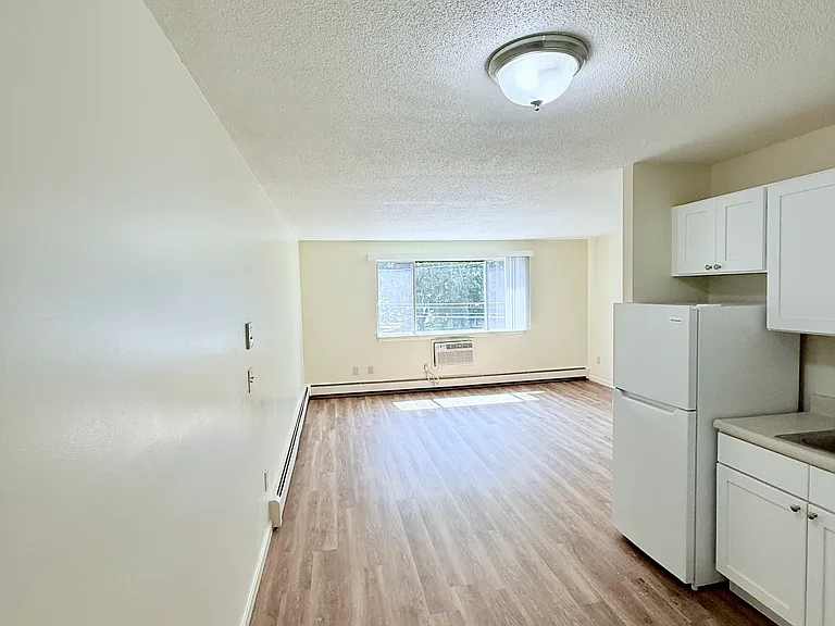 East Bay Apartments — Photo 13