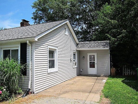 5th image of 129 Norman Ave
