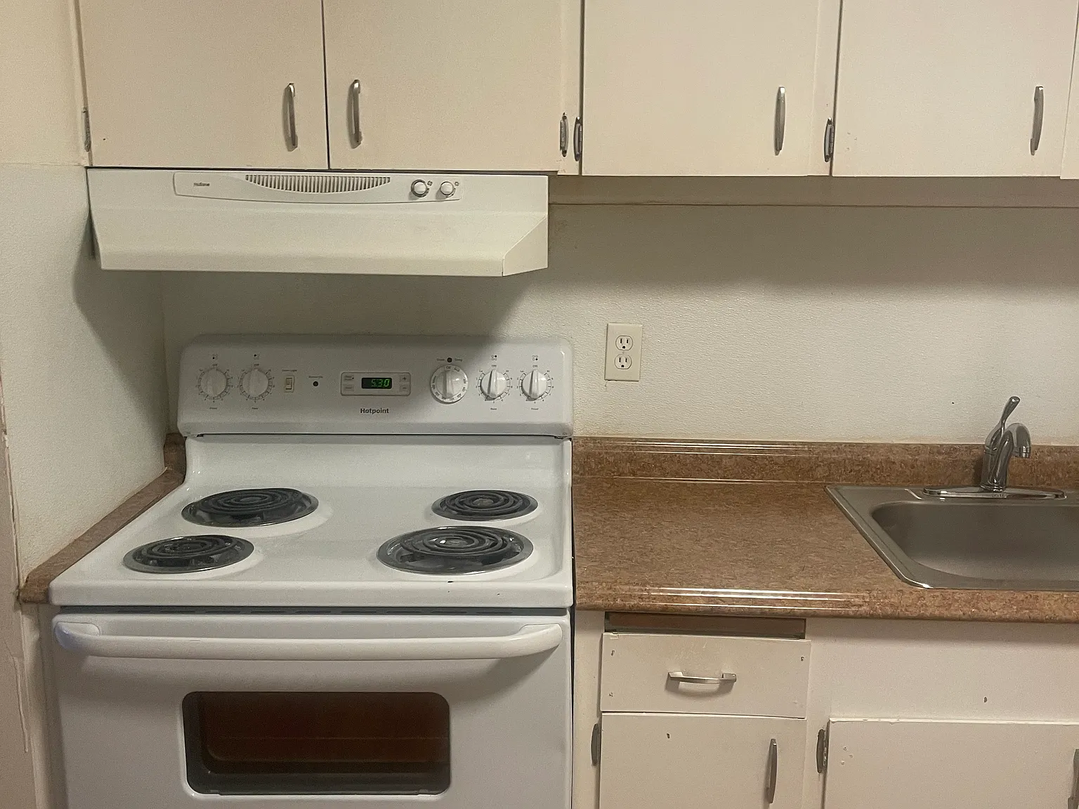1 bed, 800 sqft, $1,050 — Photo 3