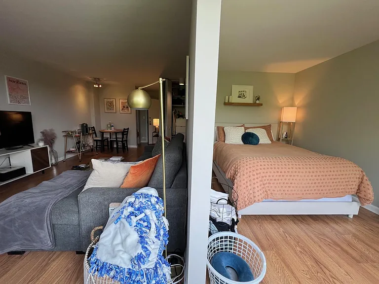 2007 N Sedgwick St #404 — Photo 8