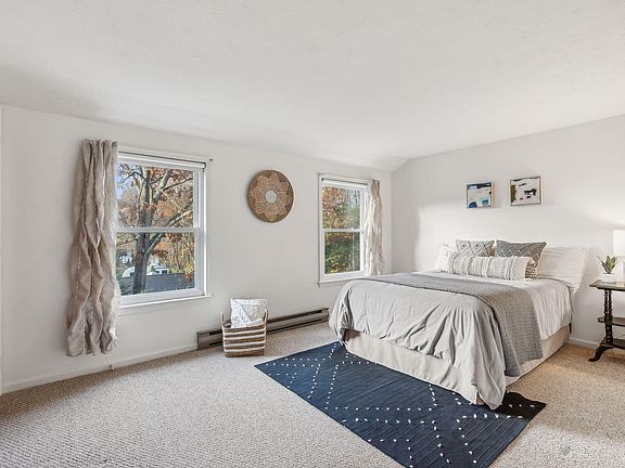 3rd image of 8 Applewood Drive
