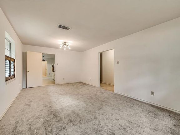 4th image of 9842 Robin Hill Ln