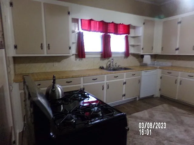 318 Hasty St — Photo 14