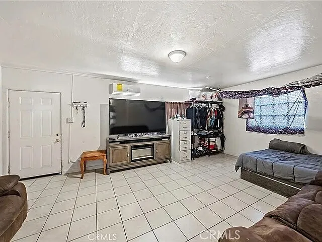 3 bed, 1367 sqft, $2,100 — Photo 3