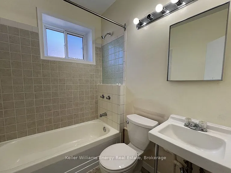 169 Mary St N #1 — Photo 6