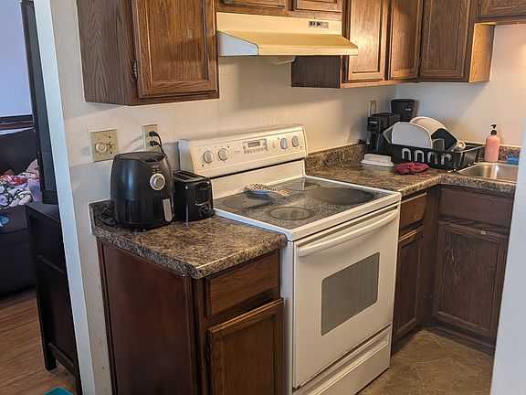 2nd image of 1411 Farrington St #B