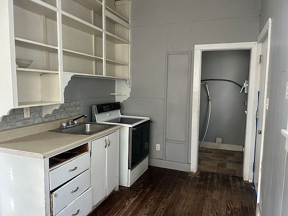 3rd image of 603 N C St