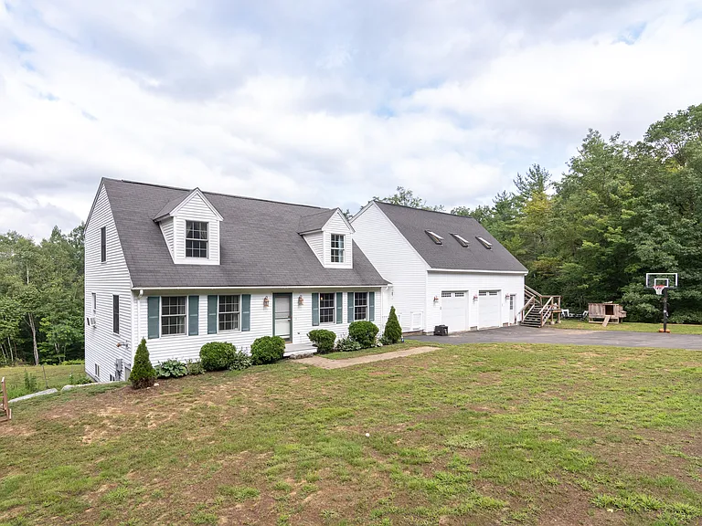 233 N Ashland Rd — Photo 17
