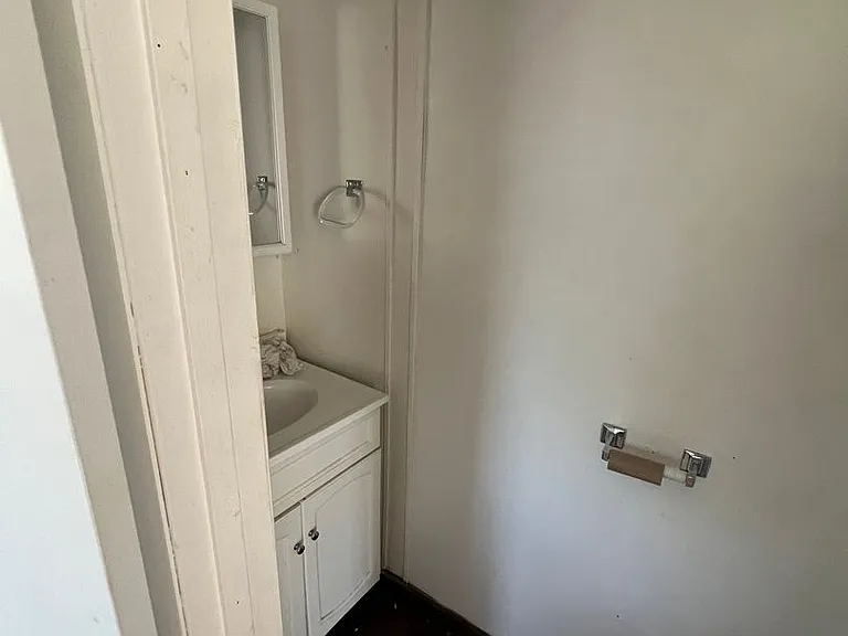 412 S Peach Ave — Photo 16