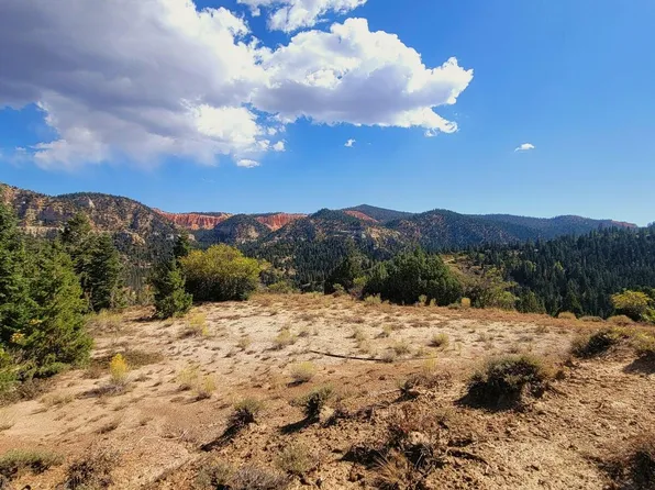 16 White Sands Loop, Duck Creek Village, UT 84762