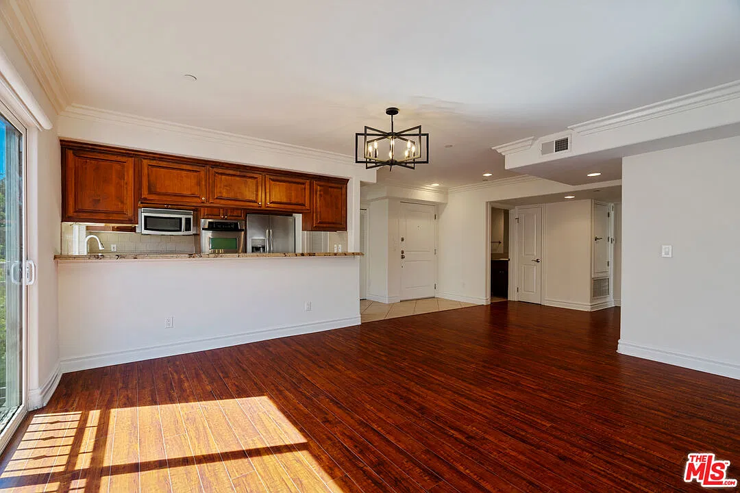 2 bed, 3.0 bath, 1500 sqft, $4,350 — Photo 3