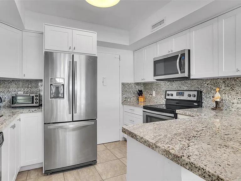3505 S Ocean Dr #208 — Photo 6