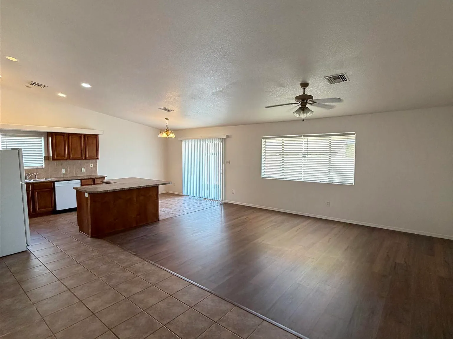 4 bed, 3.0 bath, 1642 sqft, $1,800 — Photo 1