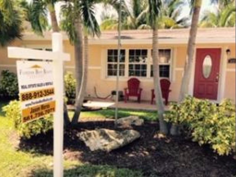 1st image of 321 SE 7th Ave