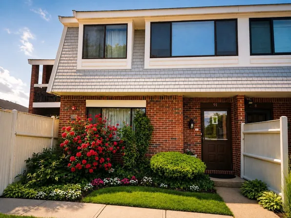 91 Rosewood Dr #91, Stoughton, MA 02072