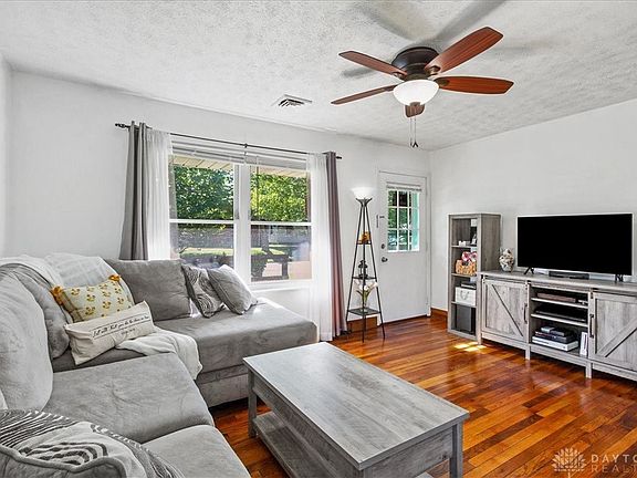 3rd image of 702 S Walnut St