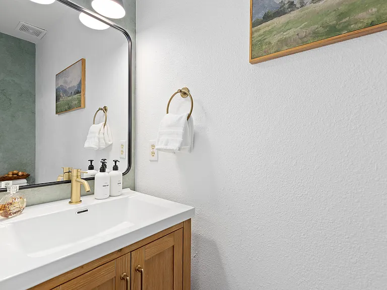 912 Meadow Creek Dr — Photo 15