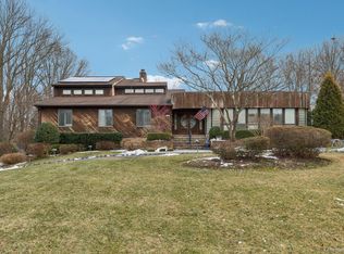 16 Fox Hollow Ridings Road, Northport, NY 11768