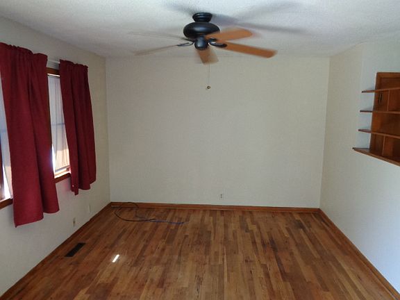 3rd image of 4914 N 61st St