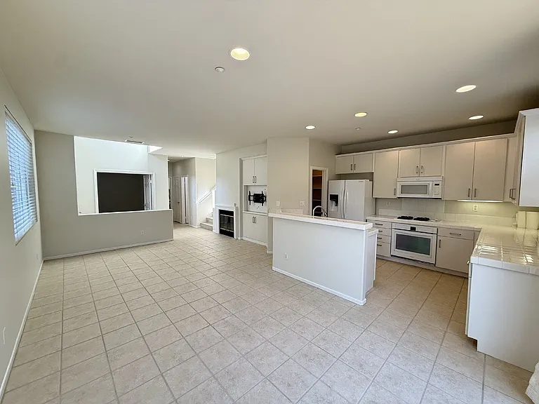 6446 Alexandri Cir — Photo 5
