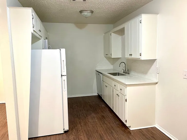 239 Ashley Dr — Photo 3