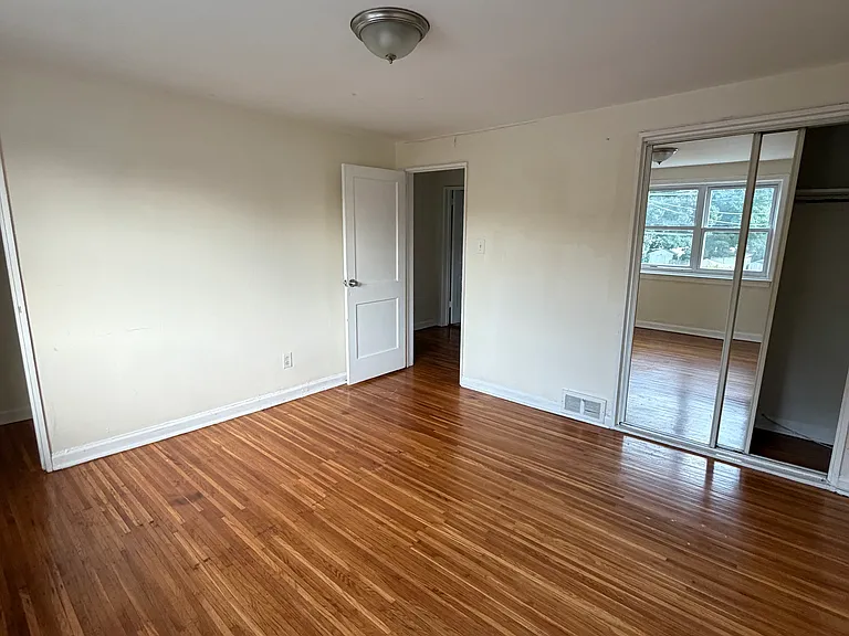 607 Berg Ave — Photo 8
