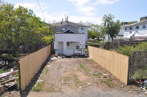 3rd image of 954 Lincoln Ave