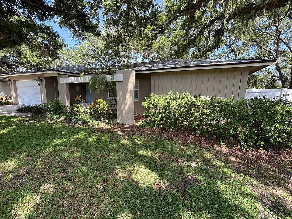 958 Woodland Dr