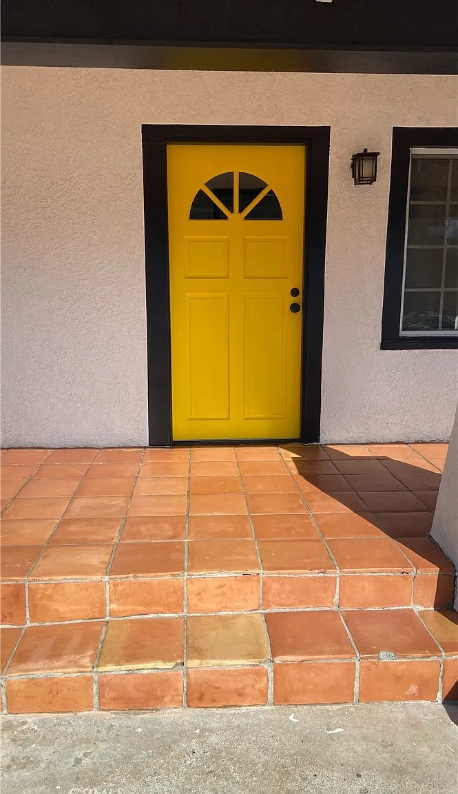 3 bed, 903 sqft, $3,275 — Photo 3
