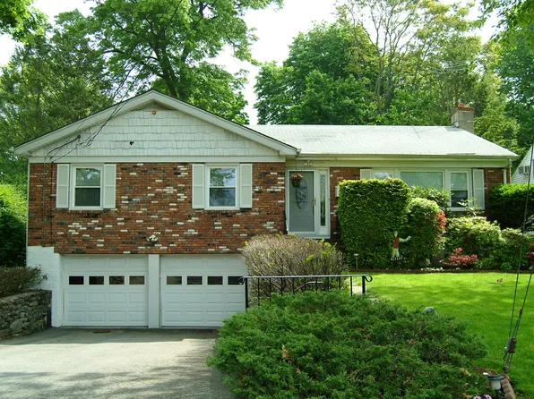 11 Manor Pl, Larchmont, NY 10538