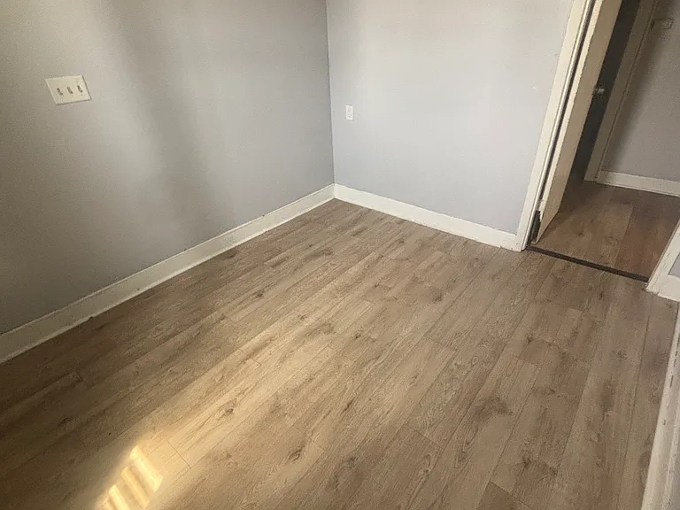 521 New Point Rd #R1 — Photo 4