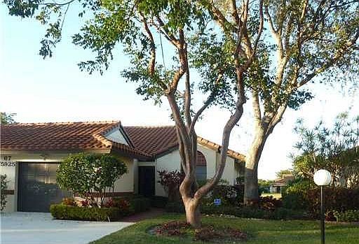 Home For Sale In Palm Chase Lakes