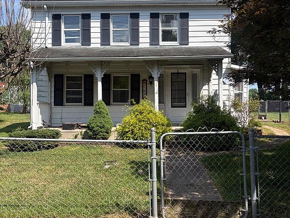 3rd image of 21653 Leiter St