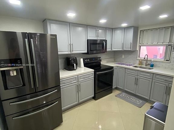 3rd image of 13707 Kendale Lakes Cir #Penthouse 7
