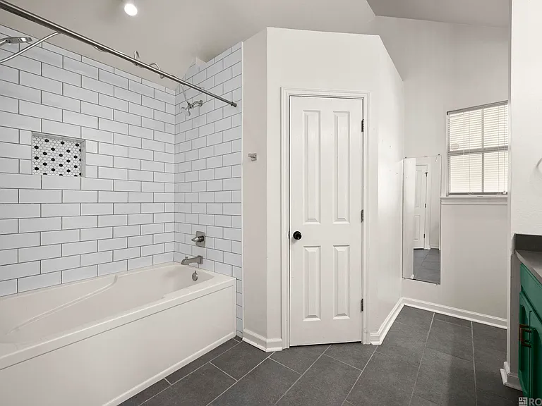 17190 N Lake Dr — Photo 15