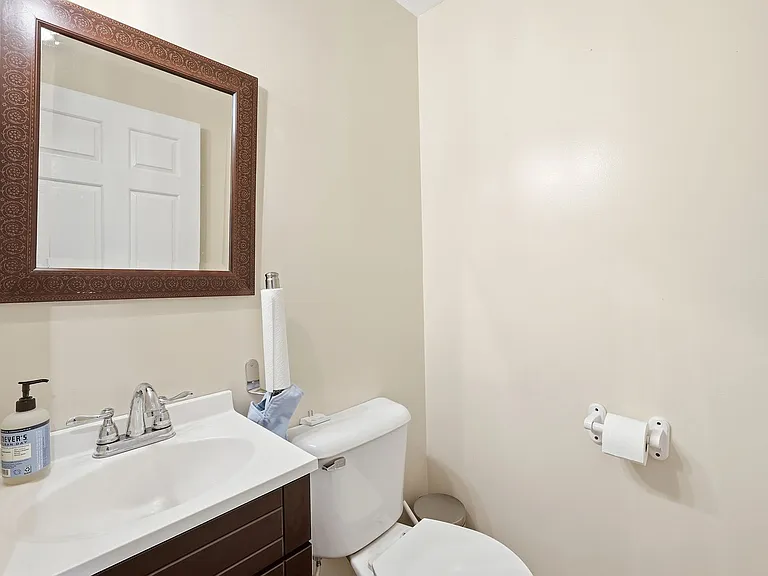 209 Greenwood Rd — Photo 14