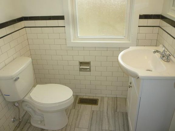 ALL NEW 1ST FLOOR POWDER ROOM